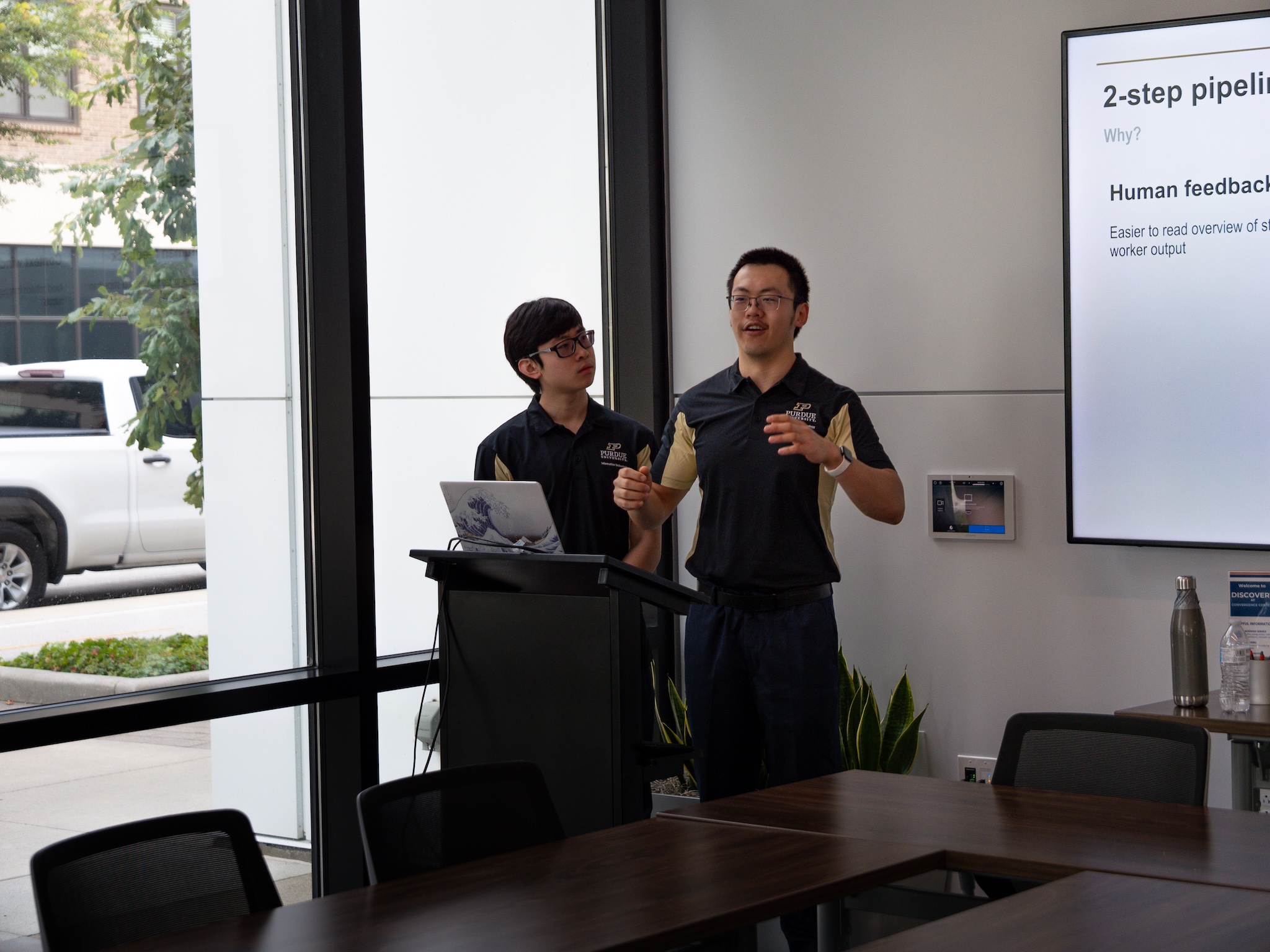 Howie Lin and Eric Jin presentng their work