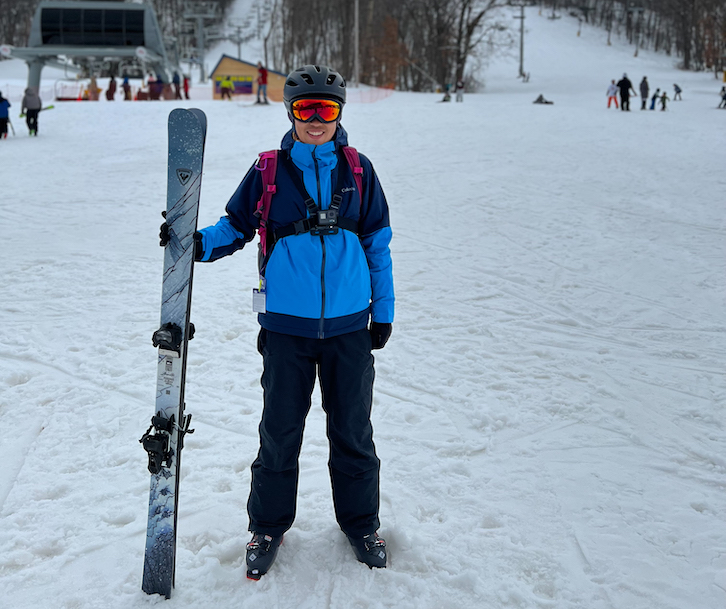 Guangzhen ready to go snowboarding